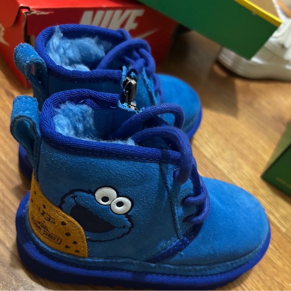 Kids Cookie Monster UGGS💙📦
